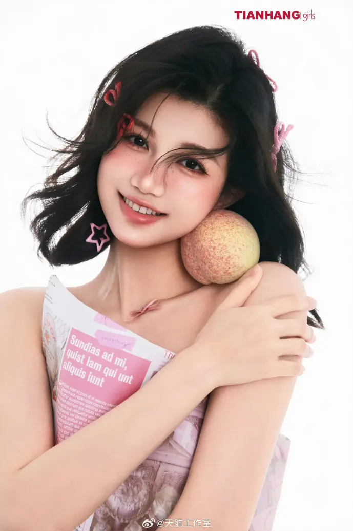 学生使用手机拍作业